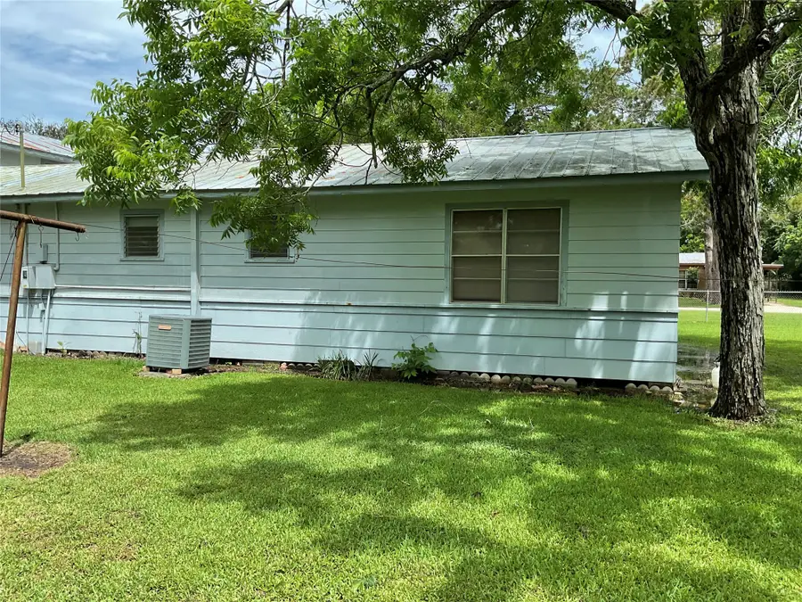 297 6th Street E, Markham, TX 77456 - #3