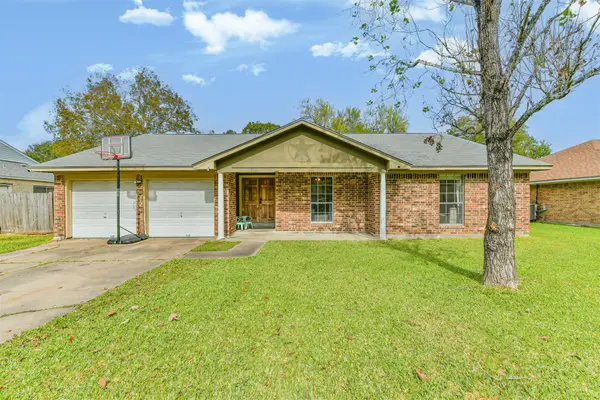 5526 Thornwood Circle, Dickinson, TX 77539
