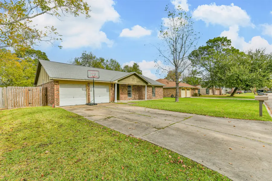 5526 Thornwood Circle, Dickinson, TX 77539 - Image #2