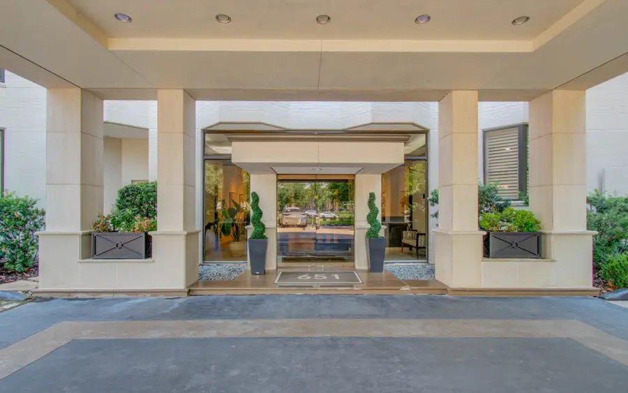 651 Bering Drive #1502, Houston, TX 77057 - Image #3