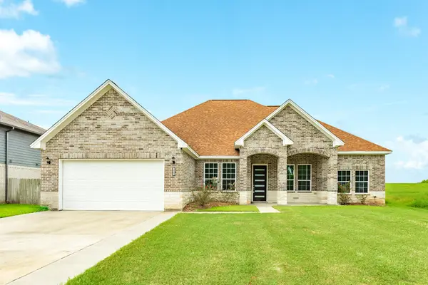 2040 Twin Lakes Boulevard, West Columbia, TX 77486