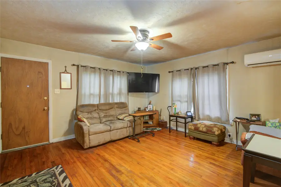 3514 Commerce Street, Damon, TX 77430 - #3