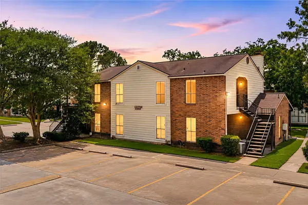 7200 W T C Jester Boulevard #4, Houston, TX 77088