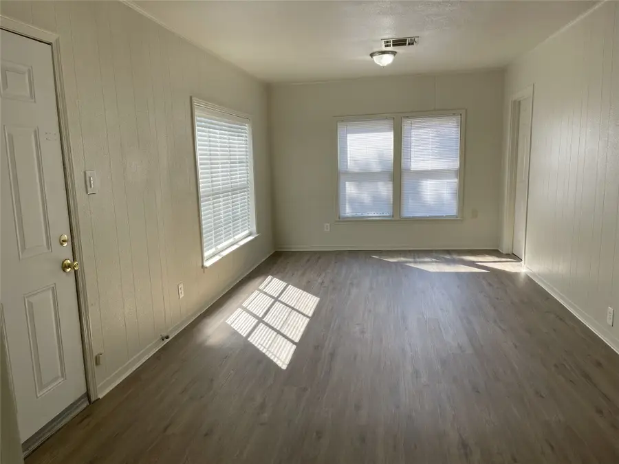 1521 N Hamilton Street, Gonzales, TX 78629 - #2