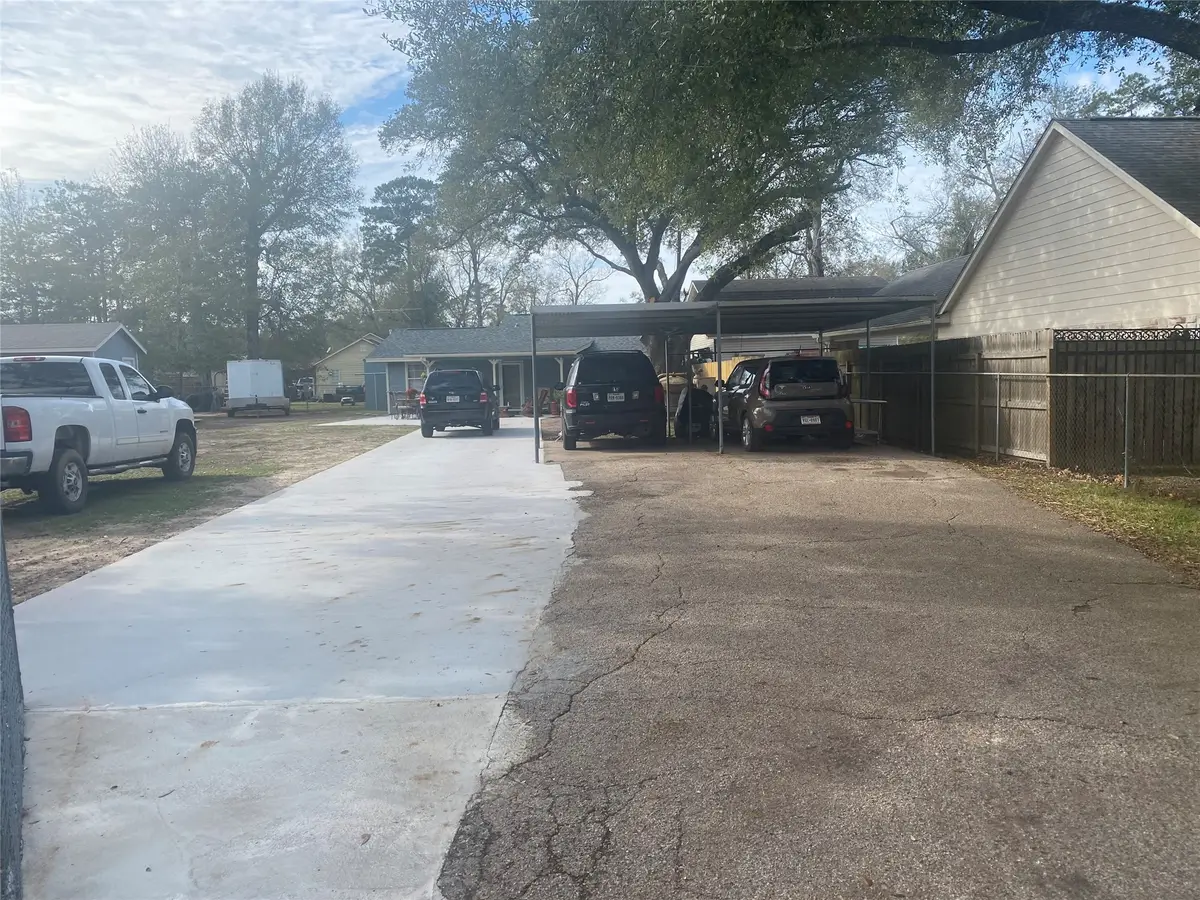 902 S Holly Avenue, Cleveland, TX 77327 - Image #1