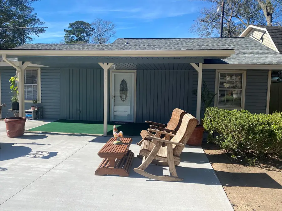 902 S Holly Avenue, Cleveland, TX 77327 - Image #2