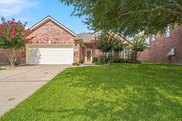 539 Green Cedar Drive, League City, TX 77573