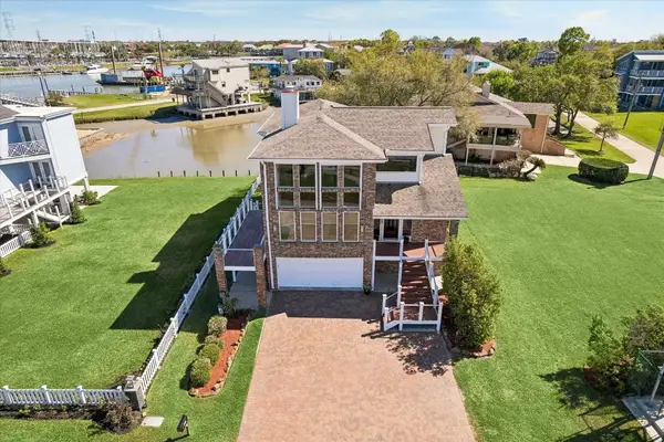 807 N Shore Drive, Kemah, TX 77565