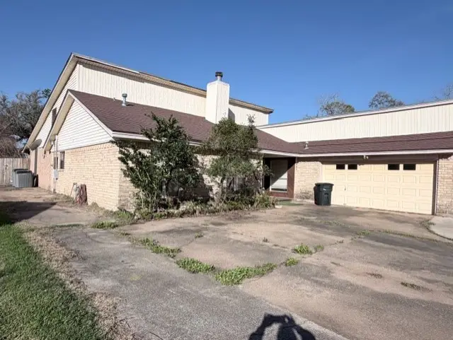 207 Banyan Street, Lake Jackson, TX 77566 - #2