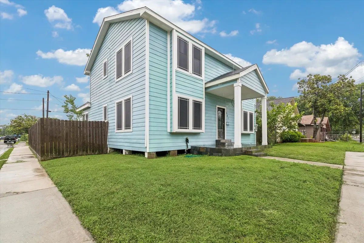 601 W Cleveland Street, Baytown, TX 77520 - #1