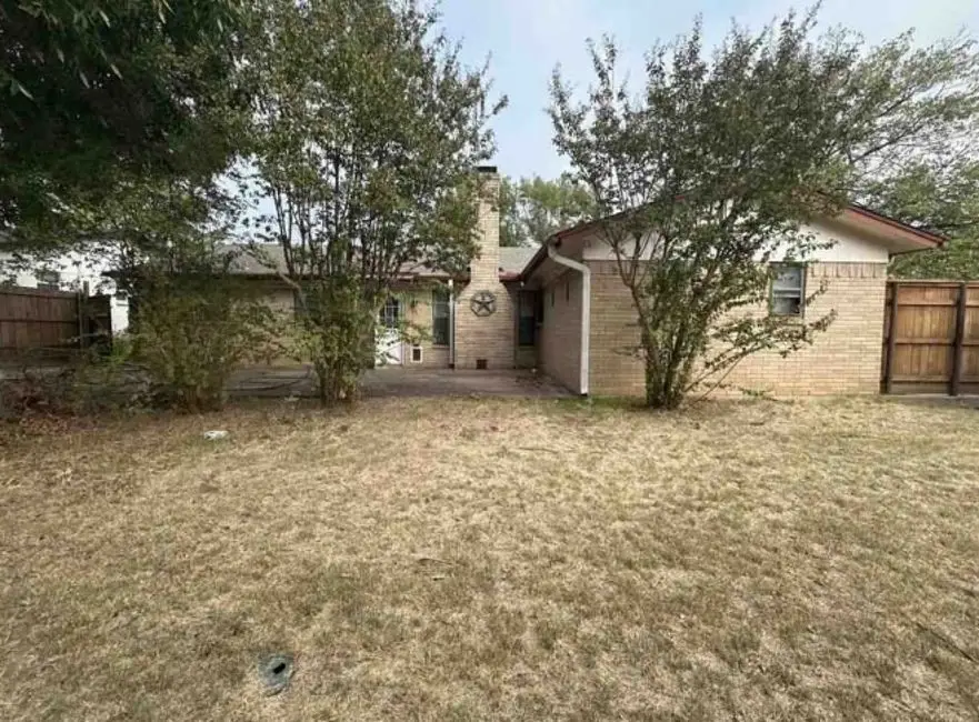 916 Stratford Drive, Bedford, TX 76021 - Image #2