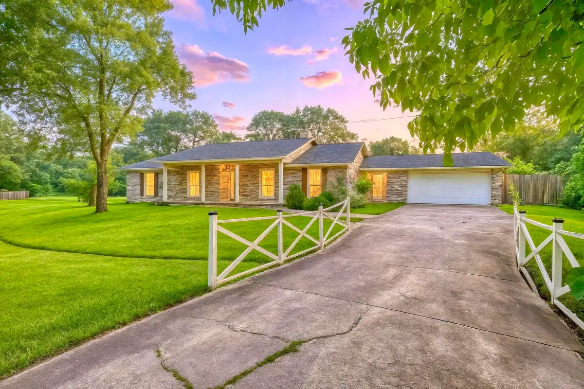 204 Edgewood Street, Baytown, TX 77520 - Image #1