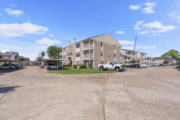 2750 Holly Hall Street #1806, Houston, TX 77054