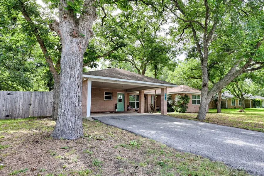 725 S Market Street, Flatonia, TX 78941 - #3