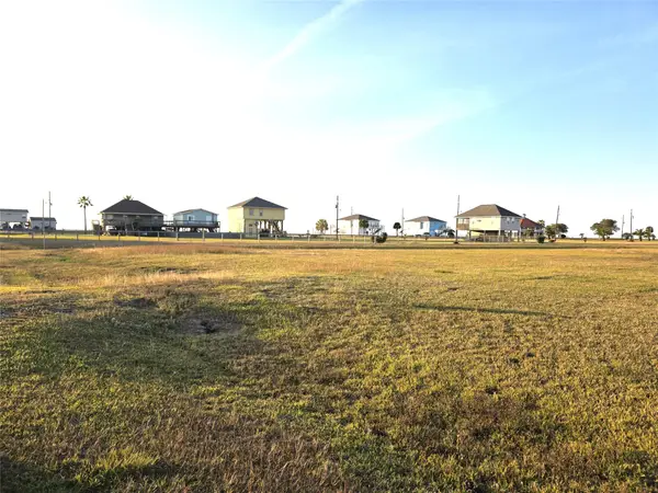 1 Mockingbird Lane, Anahuac, TX 77514