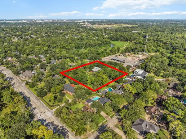 1304 Deepwood Drive, Friendswood, TX 77546