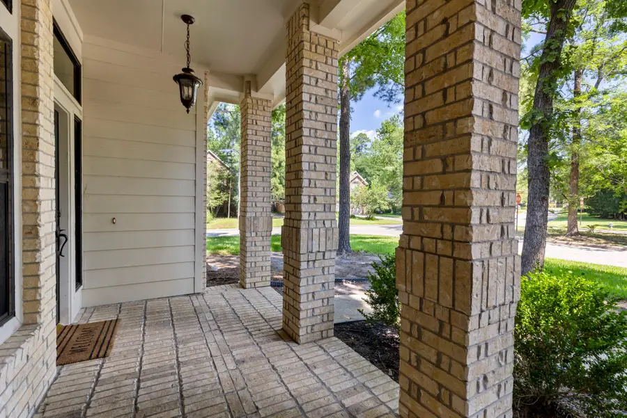 178 Brooksedge Court, The Woodlands, TX 77382 - Image #3