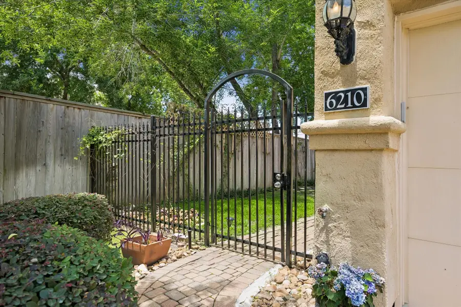 6210 Sutherland Square, Houston, TX 77081 - #2