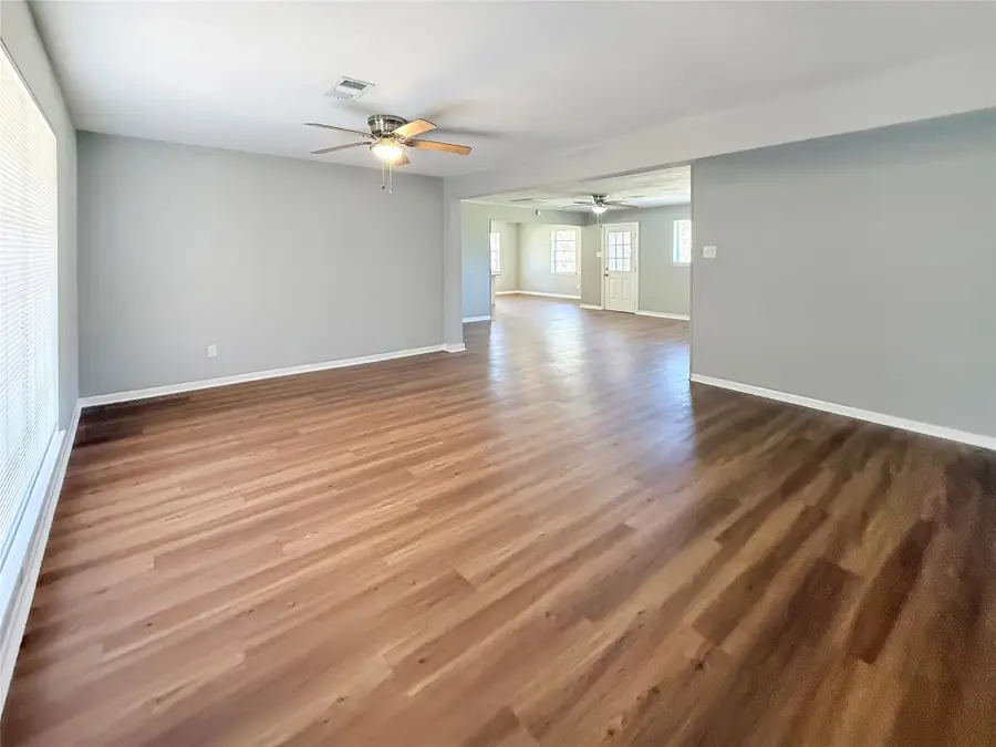 303 Ligustrum Street, Lake Jackson, TX 77566 - #3