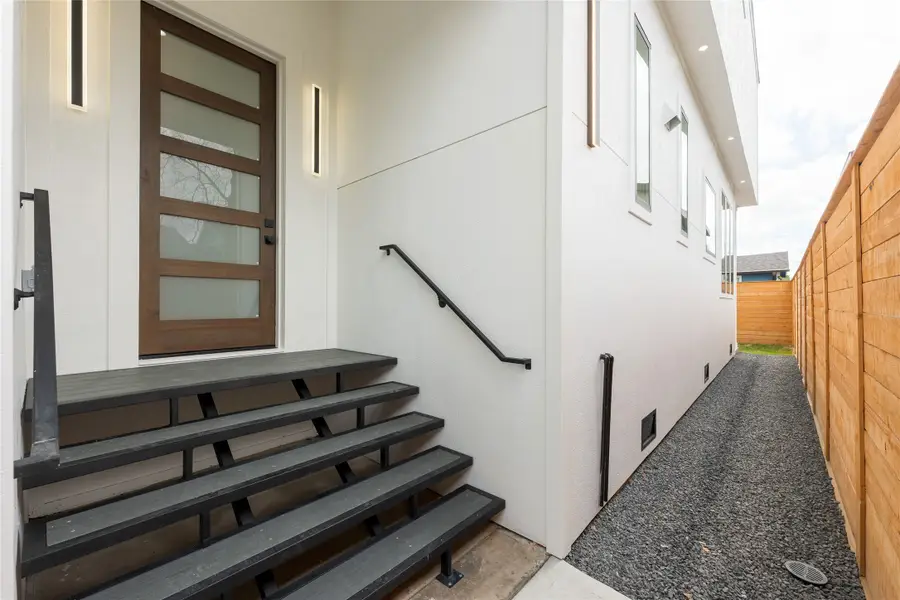 1122 E 27th St #B, Houston, TX 77009 - #3