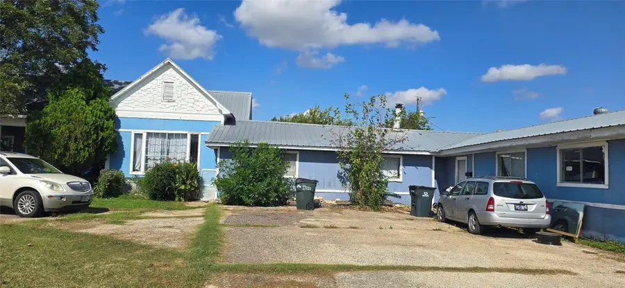 807 N Manse Avenue, Giddings, TX 78942 - #3