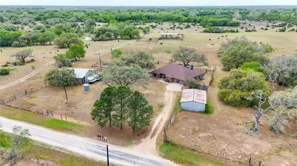 10782 County Road 284, Edna, TX 77957