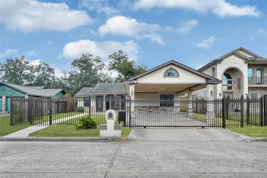 10519 Pleasanton Drive, Houston, TX 77038 - Image #2