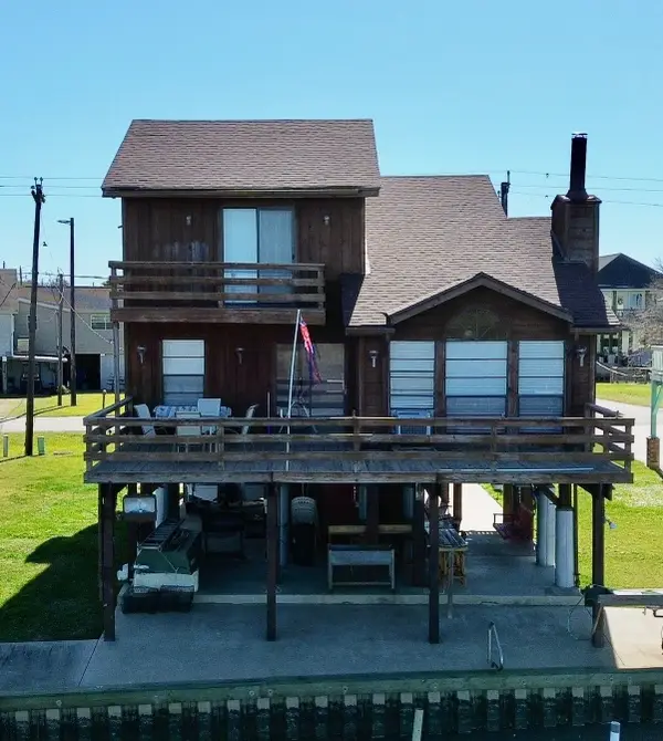 215 Redfish Drive, Freeport, TX 77541