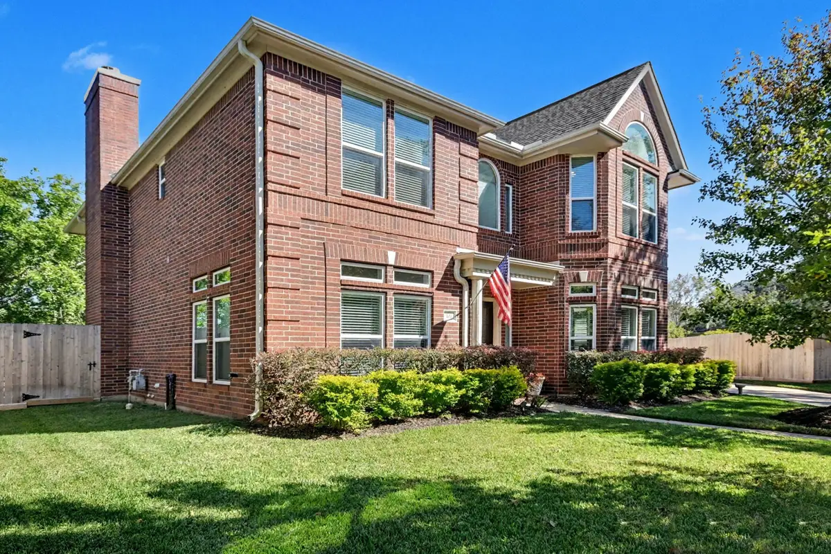 101 Lakeview Circle, Friendswood, TX 77546 - #1