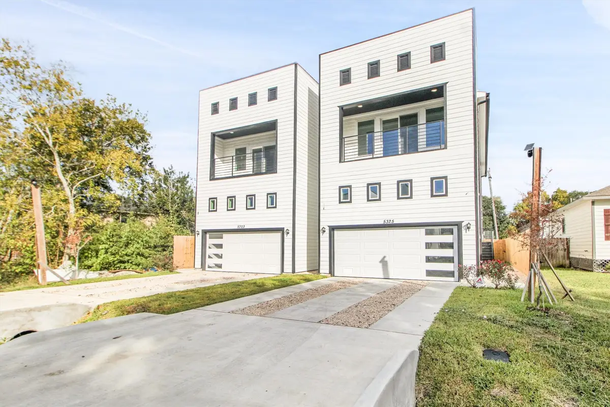 5325 Rue Street, Houston, TX 77033 - Image #1