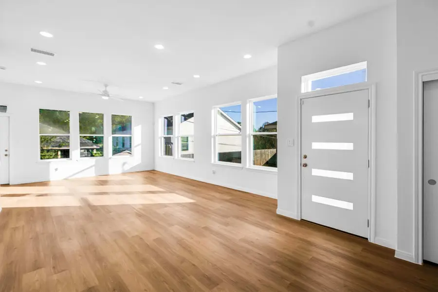 5325 Rue Street, Houston, TX 77033 - Image #2