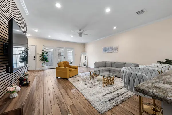 660 Wilcrest Drive #660, Houston, TX 77042