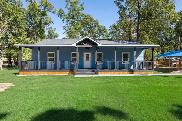 194 Pine Needle St, Onalaska, TX 77360