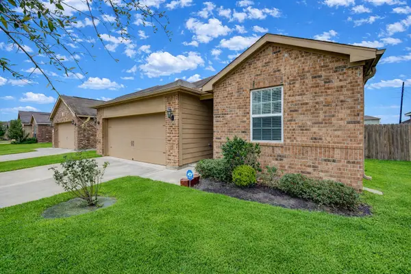 9443 Sky Blue Drive, Rosharon, TX 77583