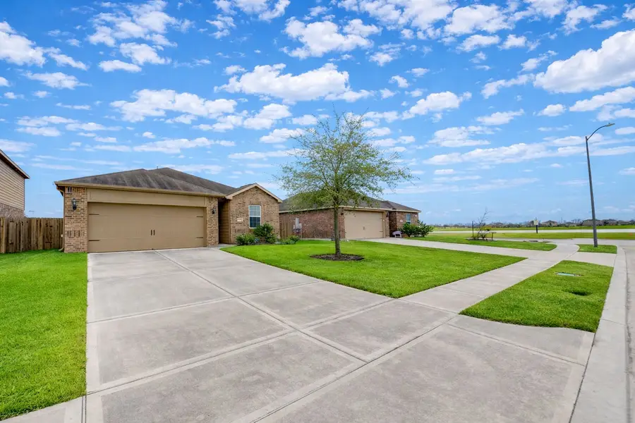 9443 Sky Blue Drive, Rosharon, TX 77583 - Image #3