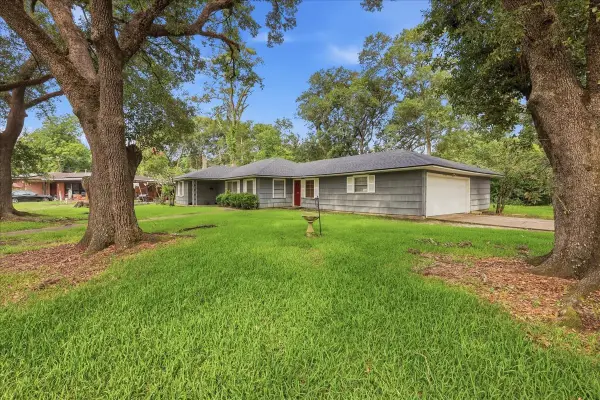 3495 Redwood Drive, Beaumont, TX 77703