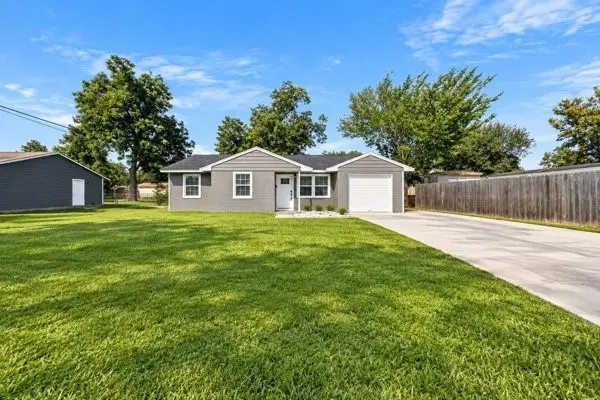 201 Inwood Ln, Highlands, TX 77562 - #1