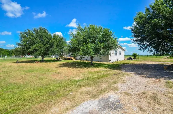 238 Boone Circle, East Bernard, TX 77435