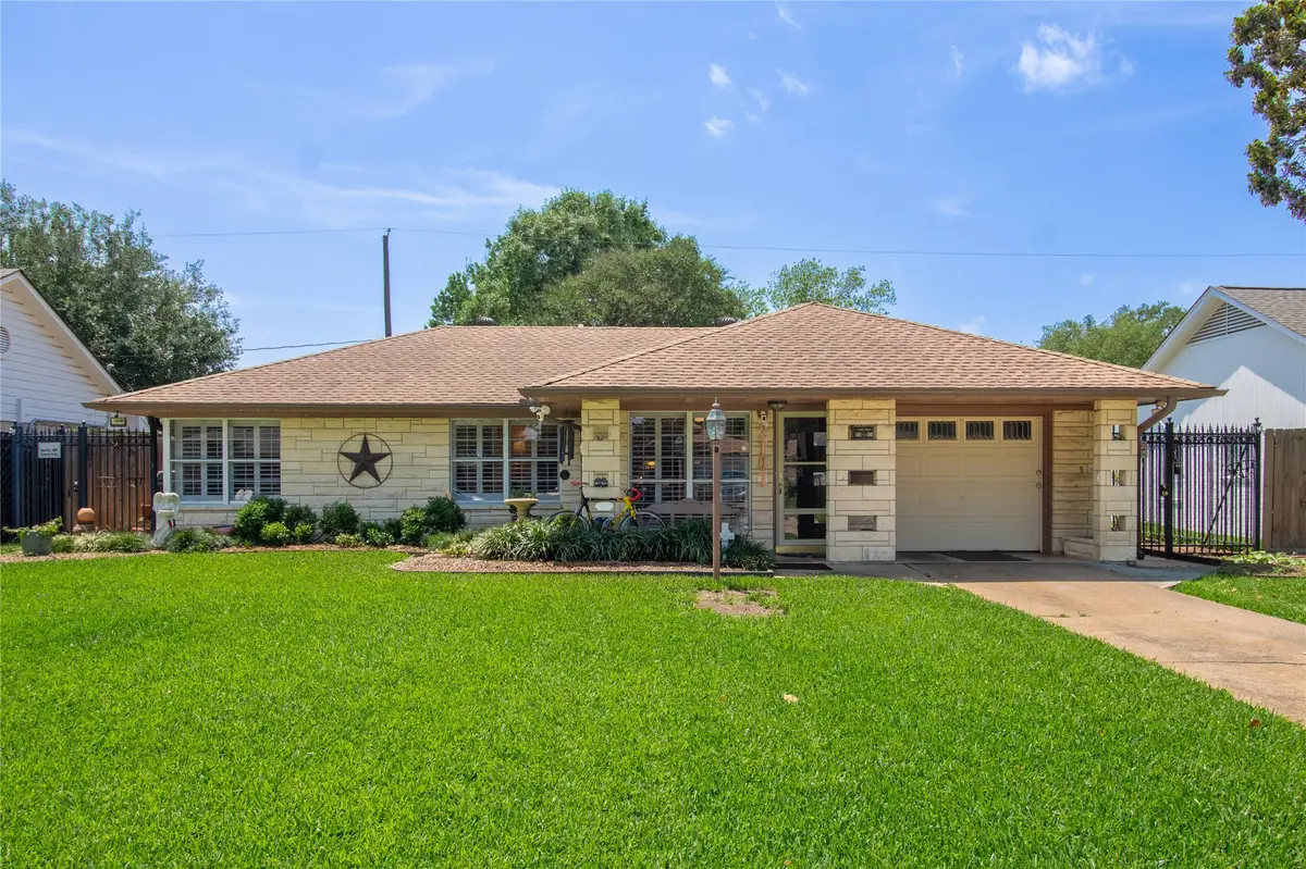 2107 Bron Holly Drive, Houston, TX 77018 - #1