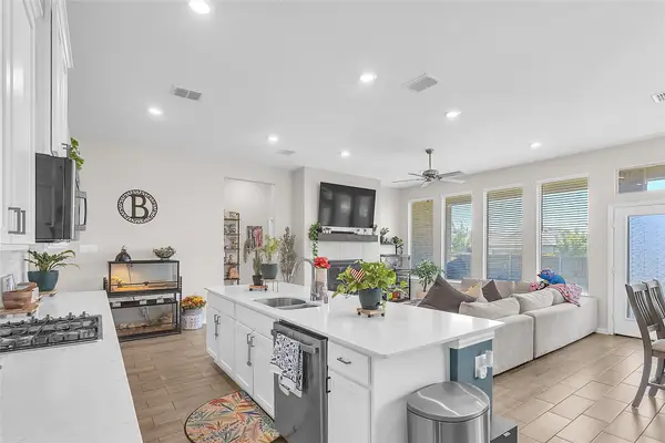 1140 Canuela Way, Justin, TX 76247