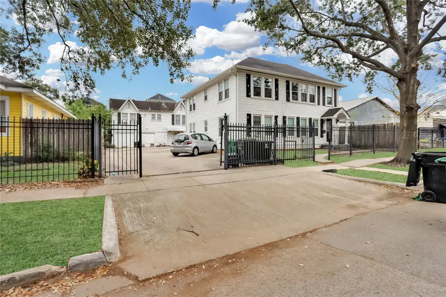 1135 W Clay Street, Houston, TX 77019 - Image #2