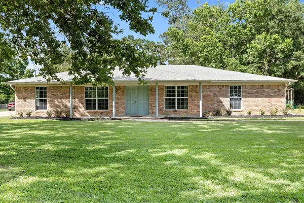 1047 Pine Needles Drive, Sour Lake, TX 77659