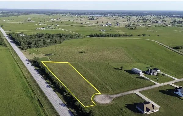 1805 Apache, Angleton, TX 77515