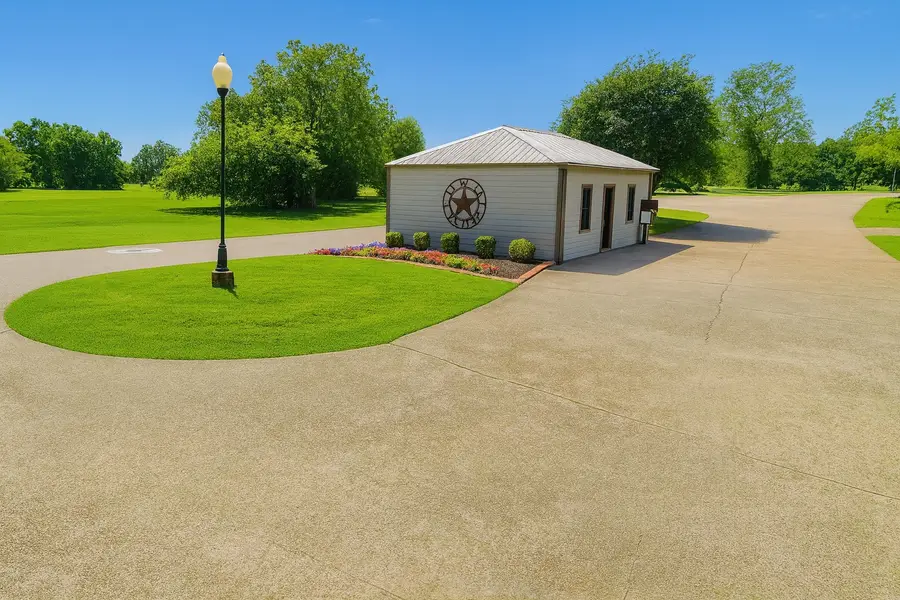 1805 Apache, Angleton, TX 77515 - Image #2