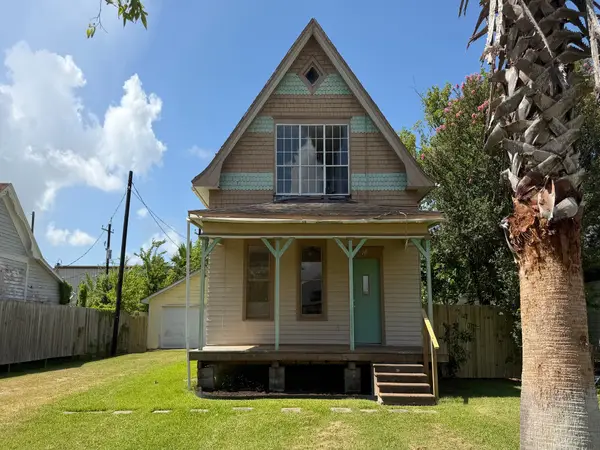 211 Morton Avenue, Palacios, TX 77465