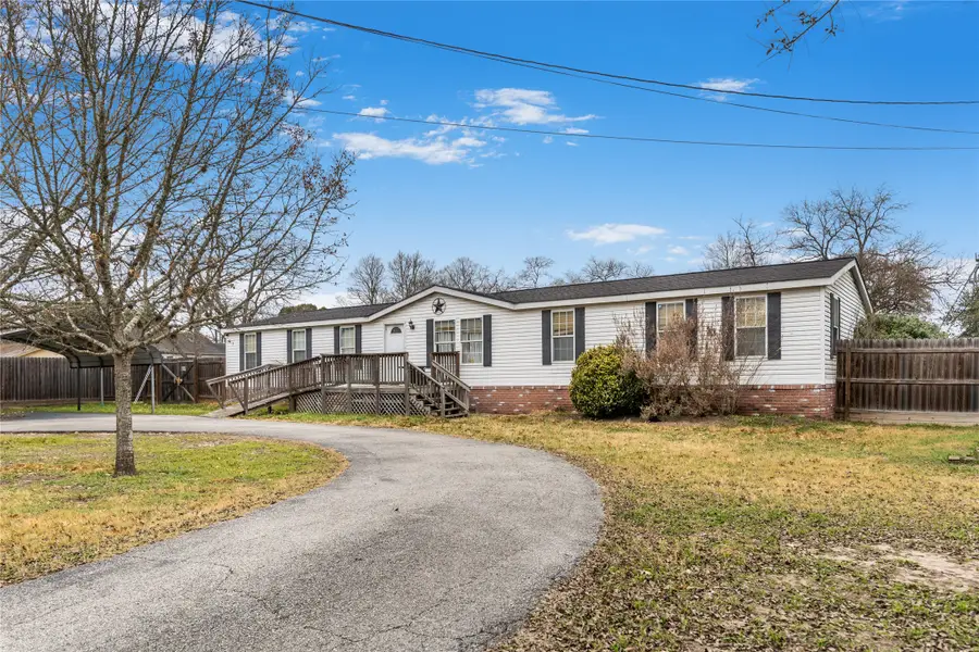 1005 Baumgarten, Schulenburg, TX 78956 - #2