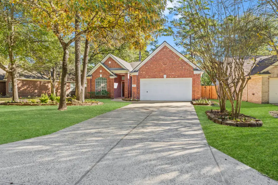 135 S Hollylaurel Circle, The Woodlands, TX 77382 - #2