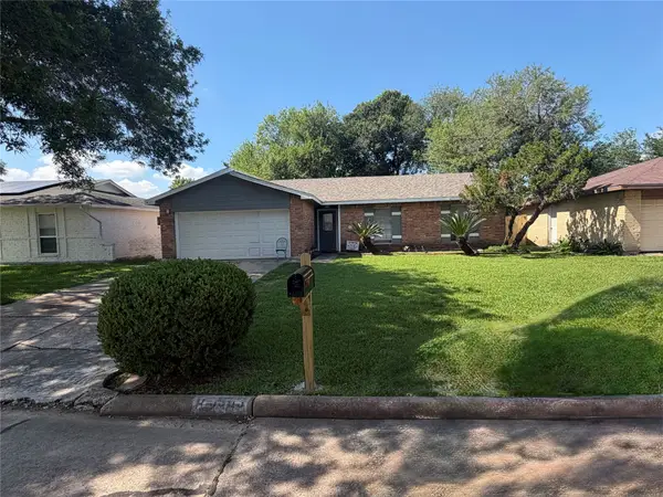 9909 Cardinal Street, La Porte, TX 77571