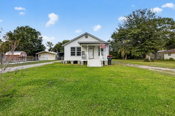 701 Lee Avenue, Anahuac, TX 77514