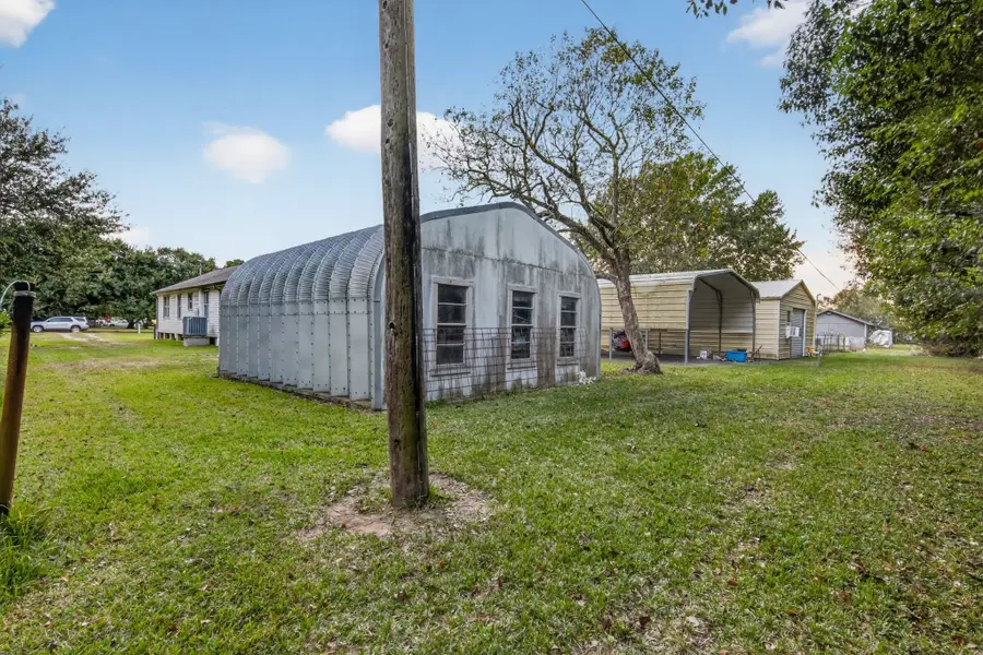 701 Lee Avenue, Anahuac, TX 77514 - Image #2